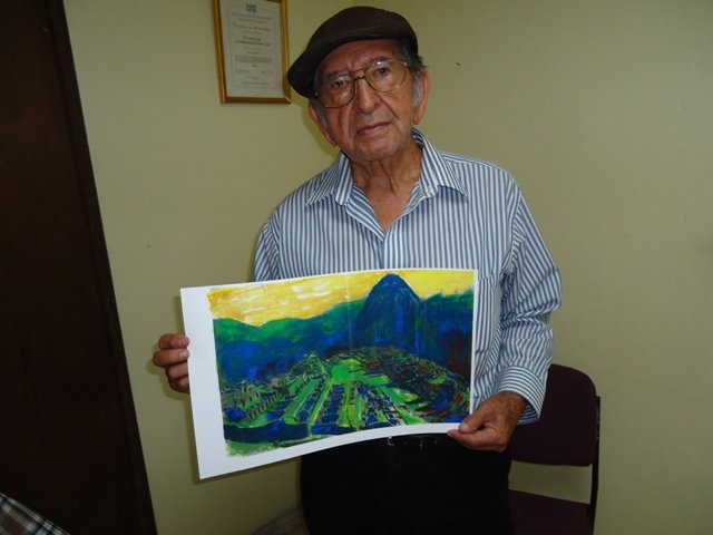 eduardo con pintura de machu pichu